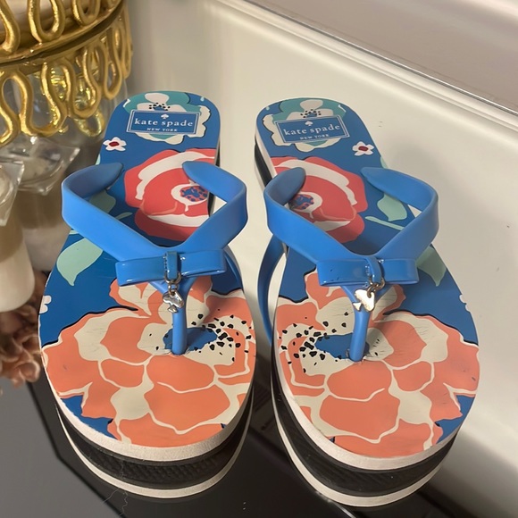 kate spade Shoes - Kate Spade womens floral blue flip flops size 8